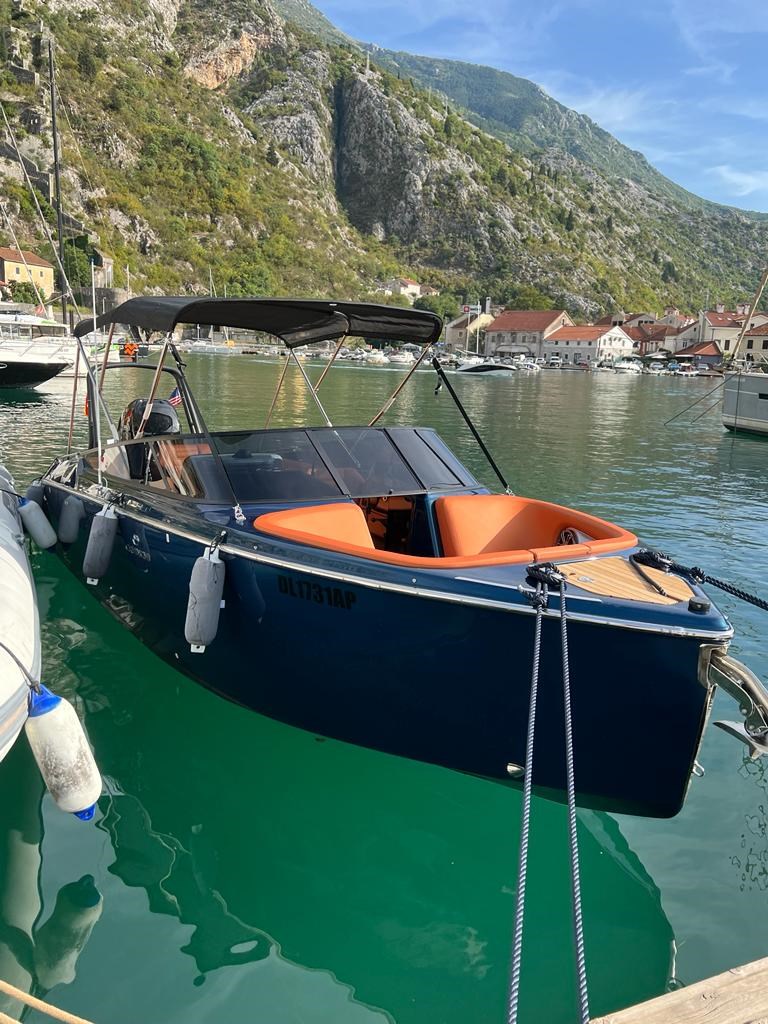 Motor yacht: Cranchi E26 Rider / For Sale